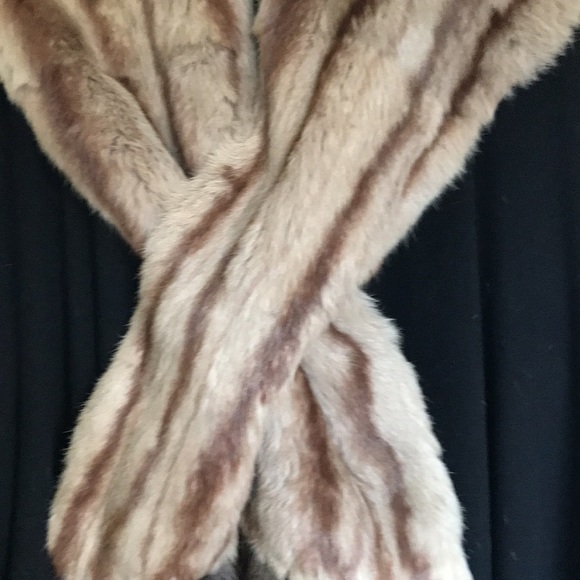 Vintage Fur Stole with Tails - Picture 7 of 10